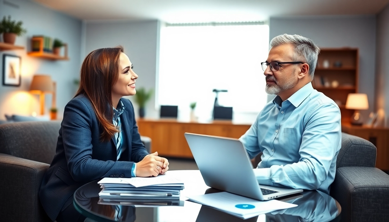 Consultation sur l'assurance auto avec un agent professionnel dans un bureau accueillant.